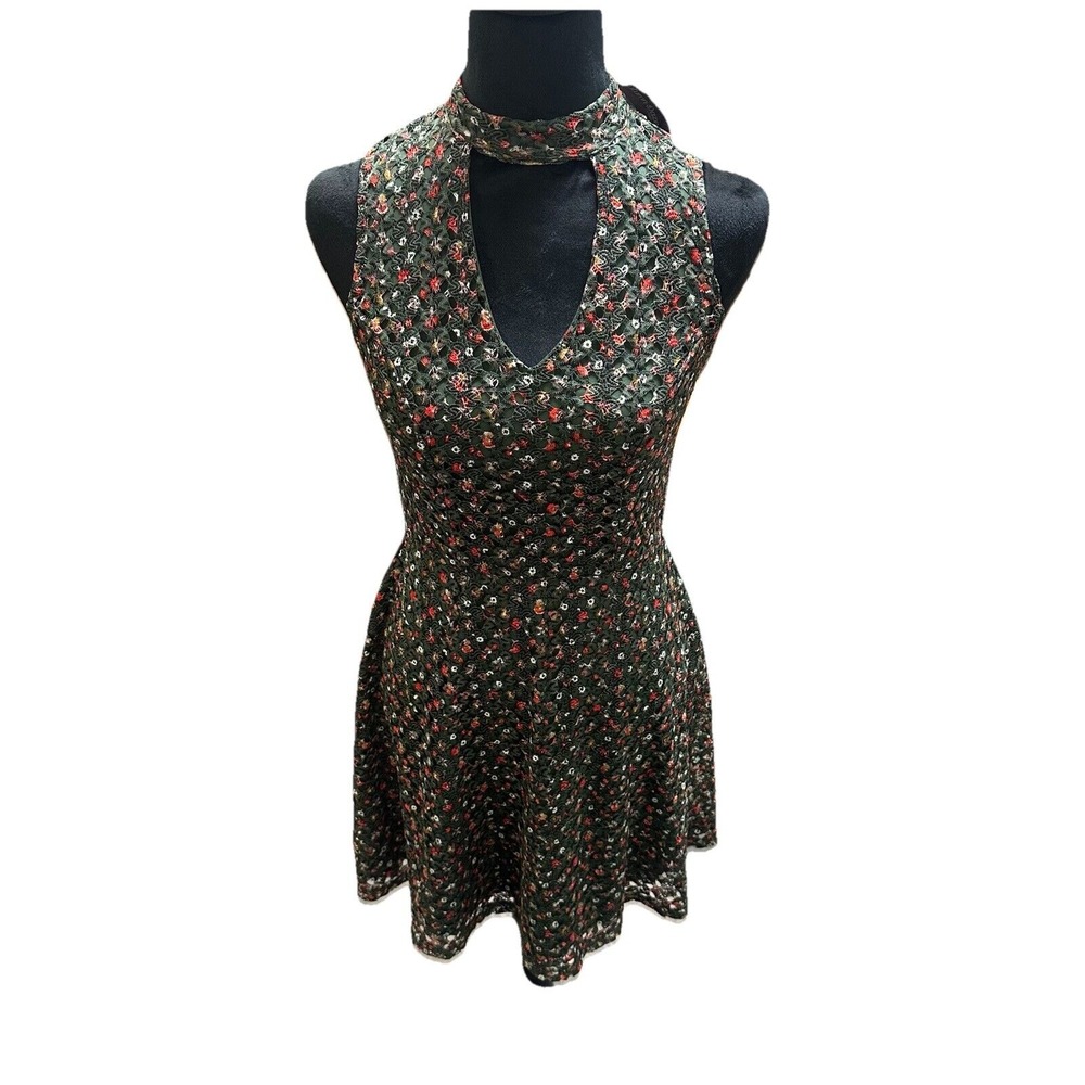 Xhilaration Dress Women's XS Fit Flare Sleeveless Peephole Eyelet Floral‎